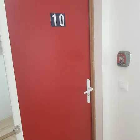 Appartement 10 - Joli Avec Clim, Deux Lits, équipé Pour 1, 2 Ou 3 Personnes Maximum, Vue Sur Parc Arboré, Parking Privatif Gratuit, Grand Fourgon Possible, Le Linge De Maison Est Fourni *