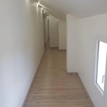 アパート 10 - Joli Avec Deux Lits, Equipe Pour 1, 2 Ou 3 Personnes Maximum, Vue Sur Parc Arbore, Parking Privatif Gratuit, Grand Fourgon Possible, Le Linge De Maison Est Fourni *