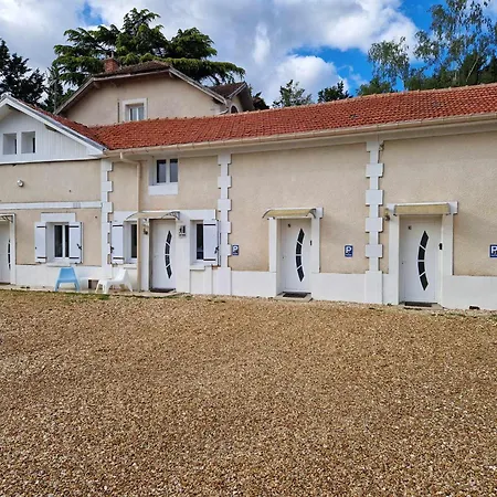 10 - Joli Avec Clim, Deux Lits, équipé Pour 1, 2 Ou 3 Personnes Maximum, Vue Sur Parc Arboré, Parking Privatif Gratuit, Grand Fourgon Possible, Le Linge De Maison Est Fourni Razac-sur-lʼIsle