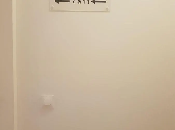 10 - Joli Avec Deux Lits, Un Lit Double Et Un Lit Simple, Equipe Pour 1, 2 Ou 3 Personnes Maximum, Vue Sur Parc Arbore, Parking Privatif Gratuit, Grand Fourgon Possible, Le Linge De Maison Est Fourni