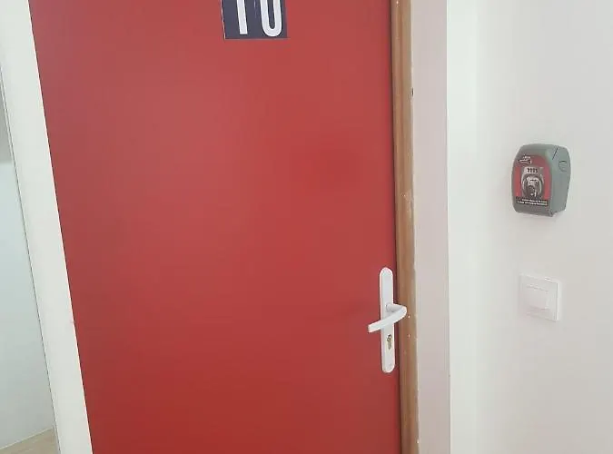 公寓 10 - Joli Avec Deux Lits, Un Lit Double Et Un Lit Simple, Equipe Pour 1, 2 Ou 3 Personnes Maximum, Vue Sur Parc Arbore, Parking Privatif Gratuit, Grand Fourgon Possible, Le Linge De Maison Est Fourni *