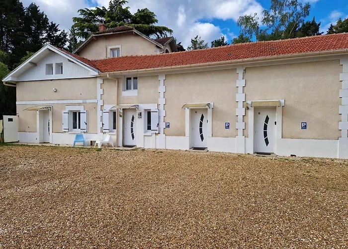 10 - Joli Avec Deux Lits, Un Lit Double Et Un Lit Simple, Equipe Pour 1, 2 Ou 3 Personnes Maximum, Vue Sur Parc Arbore, Parking Privatif Gratuit, Grand Fourgon Possible, Le Linge De Maison Est Fourni Razac-sur-lʼIsle